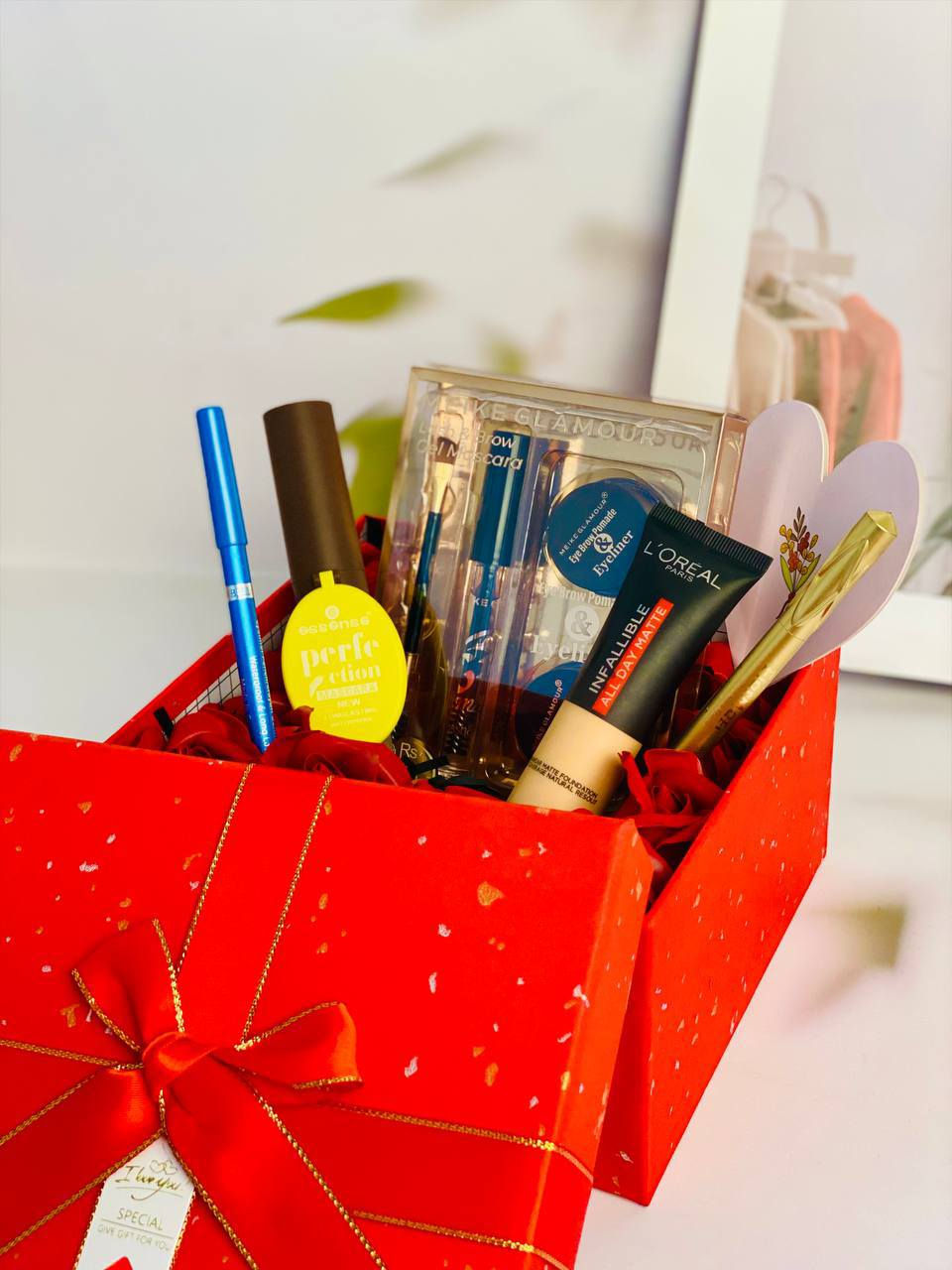 ✨ بوكس هدايا مكياج أحمر الفخم ✨
إذا تدورين هدية حلوة ومرتبة… هذا البوكس يجمع كل شي تحتاجه للبنات 💋🎁

محتويات البوكس:
💄 بكج الحواجب المتكامل
👁️ سيروم رموش
🖌️ فرشة حواجب
🤍 فونديشن
✏️ قلم حاجب
🖤 قلم كحل
✨ مسكارة للرموش
💌 كارت بي عبارة حلوة

🌹 بوكس أنيق باللون الأحمر مع كارت عبارة حتى توصلين إحساسج بطريقة مميزة
🎁 هدية مثالية للبنات بكل المناسبات
دللي حبيبتج / صديقتج / أختج بهدية راقية ومميزة ❤️

سعر البوكس 20 الف


**إذا كنت صاحب هذا الإعلان وتريد حذفه لأي سبب، رجاءا أرسل رسالة إلى الدعم الفني**