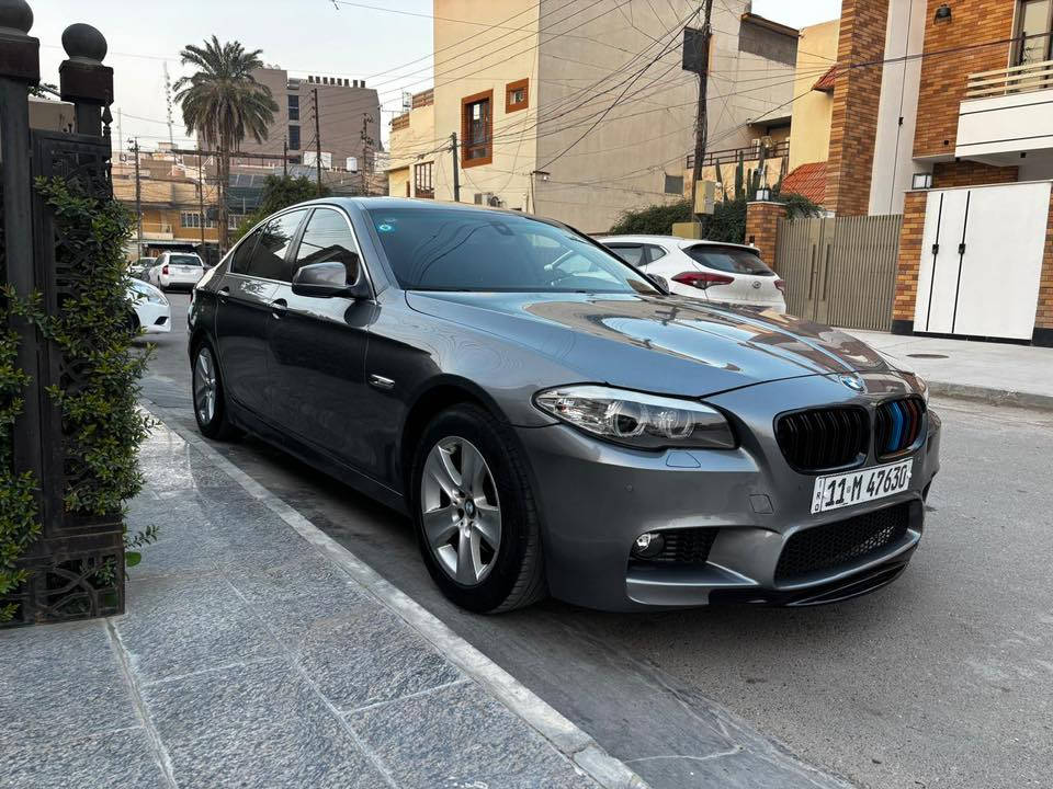 سلام عليكم
بيئم f10 موديل 2011 

محرك ابلادي n52 المرغوب سته سلندر نوزل قصير  

السياره امريكي كلين بدون حادث بدون ظربه بدون ايرباك 

السياره ابلاديه حته الكتلوكات مالتهة موجوده وياهة   

تدفئه وتبريد مقاعد امامي وخلفي وتبريد 

تحكمات مقاعد كهربائيه وخزن ميموري   

السيارة عليهة ادامه كامله ما ناقصهة اي شي وكلشي بيهة جاهز  

ما بيهة اي نقص لا سيرفس ولا شي ثاني 

ماشيه 116  وتجي وتشوفهة اي شي بيهة نقص ينزل من سعرهة 

السياره 

فقط الجاملغ الخلفي صبغ اثر طخه دراجه والباقي كله مكفول صبغ كله ابلاد السياره      

وصور السونار بالمنشور هم ناشرهن      

رقم  بغداد انكليزي وهزه جديده  باسمي

السعر  167 ورقه وبيهة مجال للشراي   

***********

مكاني بغداد الجادرية قرب فندق بابل
