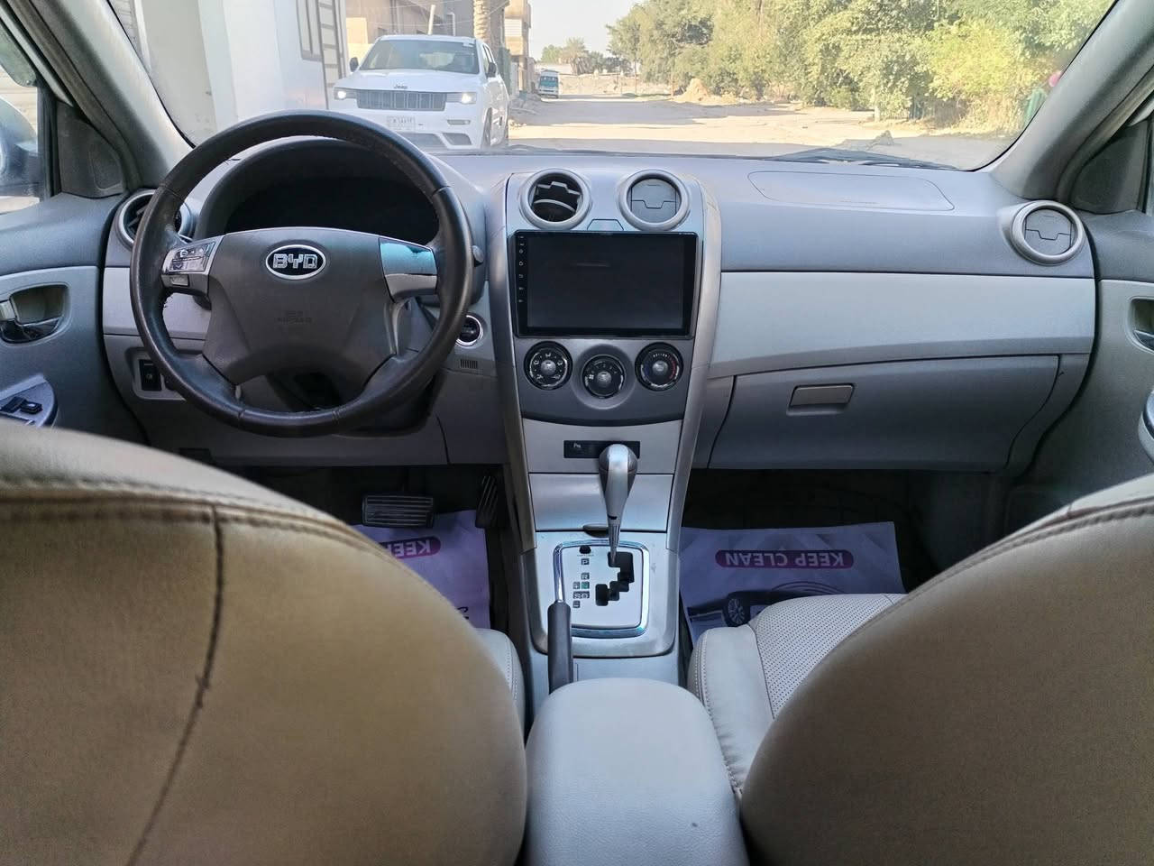 السلام عليكم للبيع بي واي دي موديل ٢٠١٢ رقم بغداد انكليزي كير اوتوماتيك مكينه ١٨٠٠ سياره جاهزه مابيه اي نقص مواصفات فتحه تحكم ستيرن تدفئه وتبريد ثلج مكان السياره سريع حي العامل مجاور مسبح الرافدين السعر ٥٩ تلفون ***********
