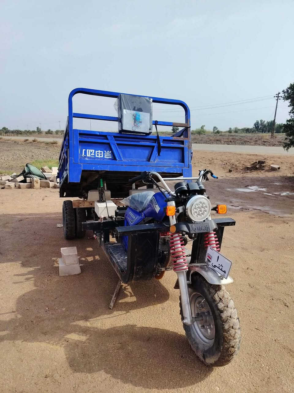 سلام عليكم ستوت 23كفاله عامه اكسن كهربايات محرك 200سيسي شاصي دبلات تايرات بدي چبير  حموله طن گلاب تنسف جگات عدد 2هودرليك لوكير شغال تغريز حمل مكان بسماوة رقم تليفون ***********
