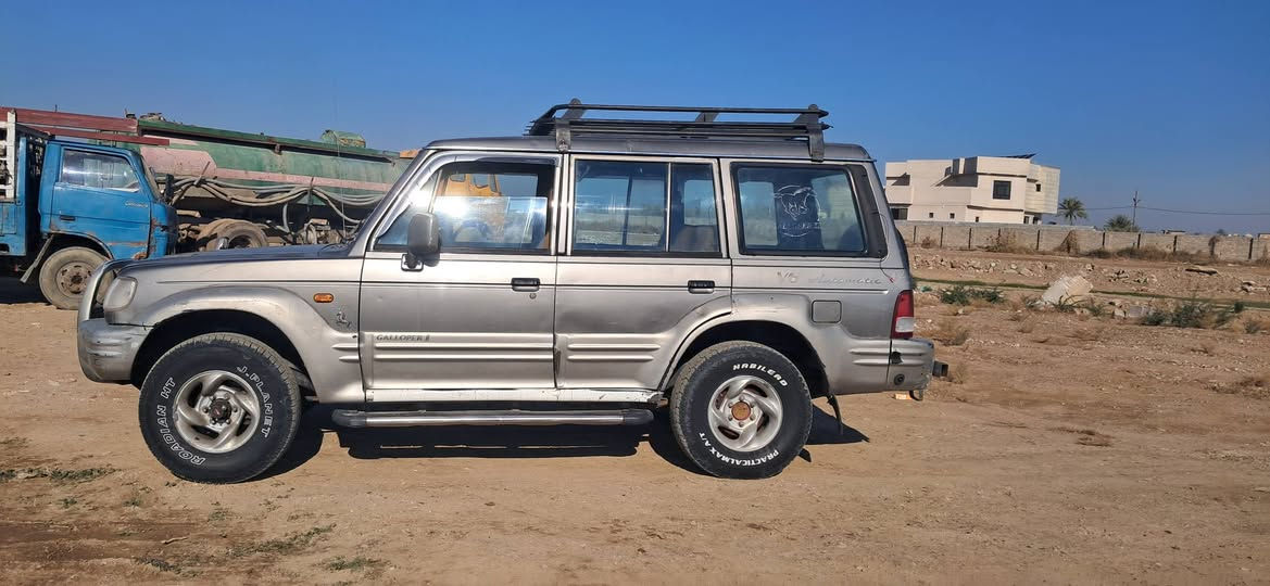 السلام عليكم 
كالوبر موديل ٩٩
نضيفة جداد بلادية  مكفولة من ضربة وخياس وصبغ 
كير مكينة شاصي كلة مكفول رقم كركوك مشروع وطني وين تريد احولك 
تخم تاير جبلي 
كهربائيات كيجات كلشي شغال بيها كير عادي 
بيها منضومة غاز 
مكاني ديالى بعقوبة 
***********
سعر 55وبيها شوي مجال
