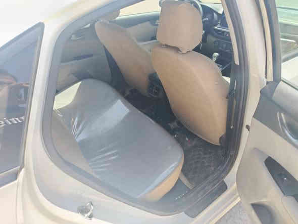 السلام عليكم للبيع موديل ٢٠ خليجي  بيه صبغ جاملغ خلفي وحافه البنيد وبارد مكان بغداد اعطيفيه الرقم *********** السعر ١٤٠ وبي مجال
