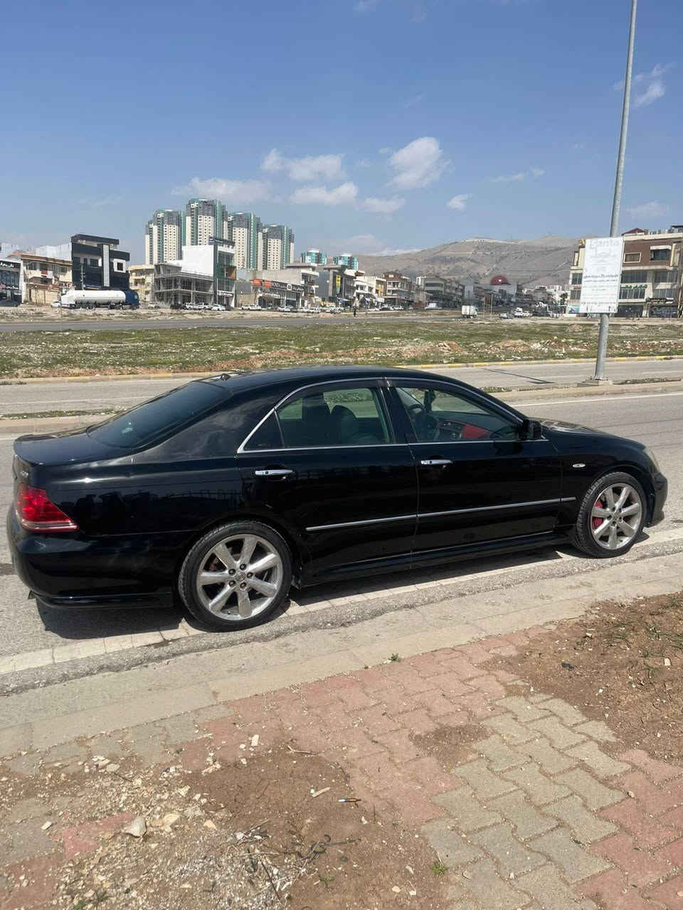 شاهینە 184
2007 بەسمە ڕەساسی 
بەس موســــە
چوار تایەی لۆکی لەژێرە 
بەس شوێن موس بۆیاخە
ماڵی دوستە
250 مەسرەفی نییە
فولە بەس سڵاید نییە
کوشن جڵد و هیتەر
گێڕو مەکینە بەشەرتی 10 فیتەر
***********
***********
