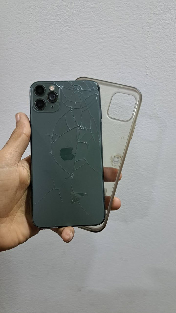 سعر 200 الف
ايفون 11 برو ماكس 
ذاكرة 256 كيكأ بطارية 75%
فيس ايدي شغال كلة كامل شغال
فقط كامرة الامامية متوقفة .


**إذا كنت صاحب هذا الإعلان وتريد حذفه لأي سبب، رجاءا أرسل رسالة إلى الدعم الفني**