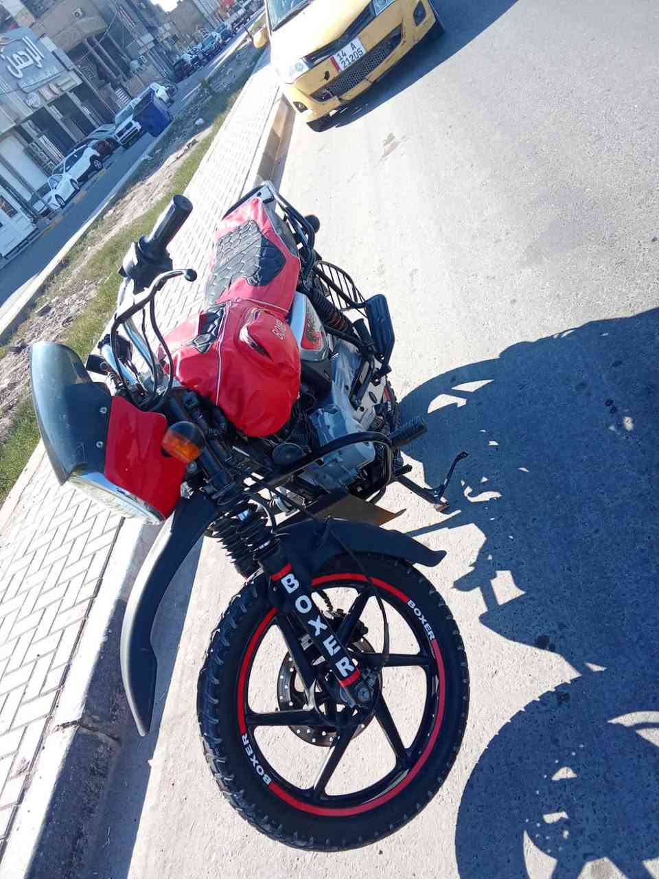 السلام عليكم بوكسر فحل بسمي رقم نكليزي موديل ٢٢ طالعة ب٢٣ دراجة مال جناي مجفتة شركة غراض شركة تاير خلفي جوبلس كهربائيات كلها شغالة دهن اديرلها امزويل كل ١٠ تيام بس صارلي فترة تاركها دراجة عندي سيارة وما مستخدمها ابيع شرط شرط شرط يحول ما تحول لا تخابر مو شراي هم لاتعبني شراي بخدمتك مكاني قبلة رقم *********** : سعر ٢وربع قفل 🔒
