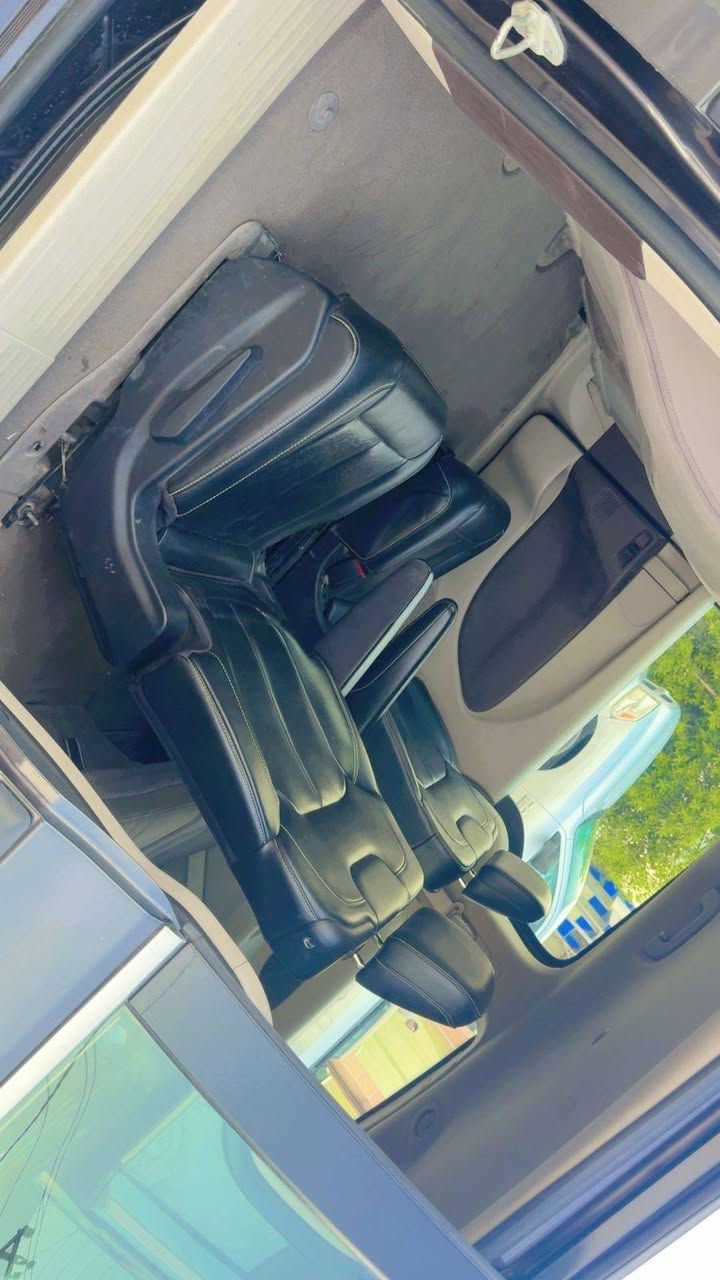 2020 CHRYSLER VOYAGER 

سعة المحرك:- 3.6 
المسافة المقطوعه99000 mi
اللون :- رصاصي

الاضافات 🚗
            ............
                 ......................
* شاشه نفيكيشن 
*كراسي كهرباء  
*وَيْل 18إنش 
كامره
 
 هاند بريك كهرباء 

تبريد ثلاث قطع
رادار امامي 
لايت زينون 
مكينه جيده توني شاده
تخم تاير باتري جديد
حداديه جديده
كفاله من الصبغ والضربه

🚗  حادث السياره تقرير غرق شغاله 100‎%  🚗

الستفسار ***********
