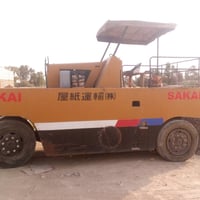 اخوان حادلة مطاطية كل نقص مابيهة بس محركة بي خيط تبخير بدون رقم اخوان ...