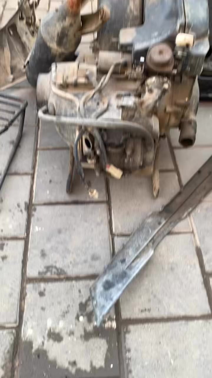 لسلام عليكم ورحمة الله وبركاته مكينة ماكس عدلة +دوسة وصندوق وبكلايت وسبايدر وذيل وترايش المكينة كاملة بيها بكن ابيع كوم حديد ابعهن شلع لاضمان ولا بعدين مكاني الكرادة السعر ١٥٠ موبايل ***********
