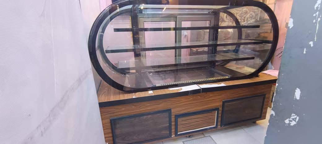 عارض حلويات وبراد كيك عدد ٢ للبيع
رقم ***********
