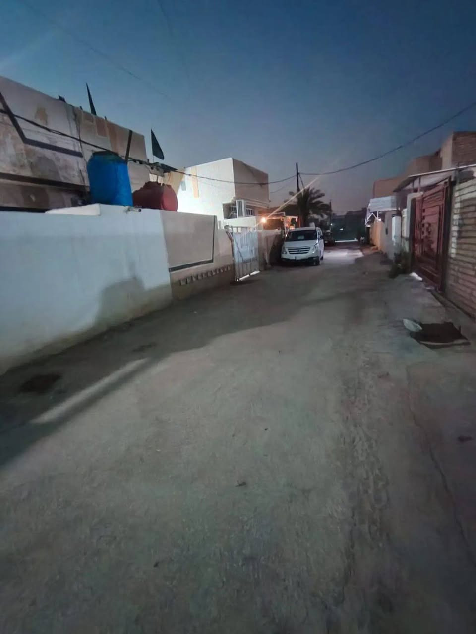 يالله
يعلن مكتب ابراهيم النصراوي 
عن وجود دار للبيع المساحة ١٠٠متر
الموقع  الدوب خلف العمارات 
طابو زراعي سند ٢٥
غرفتين 
صاله 
مطبخ 
استقبال 
صحيات داخليه وخارجيه 
السعر المطلوب ٦٧ مليون 
للتواصل ***********
