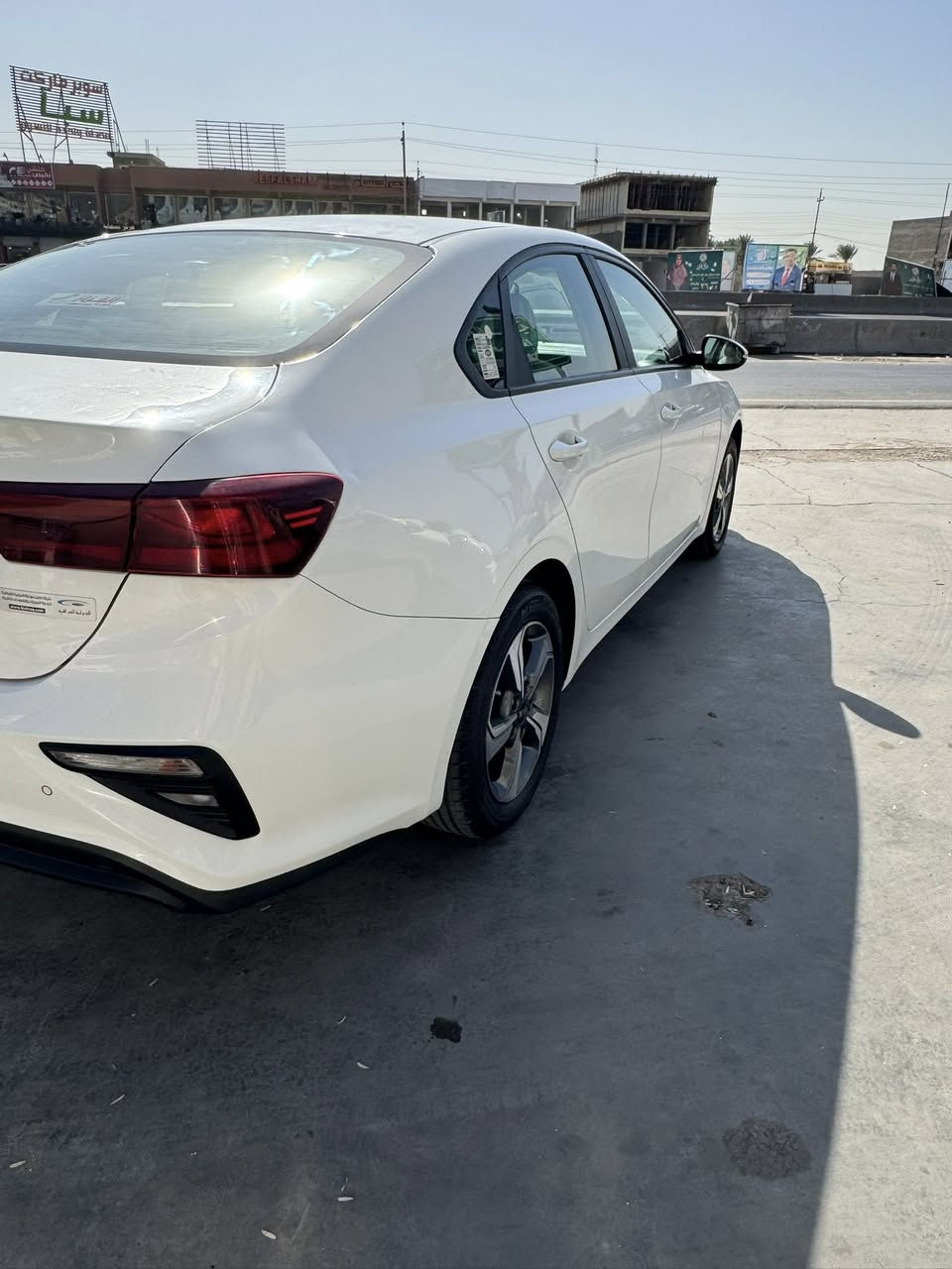 سيراتو 2021 خليجي الشركة الدوليه رقم بغداد بأسمي مكفول كفاله عامه ماشيه 49 الف حقيقي على وضع الشركه محرك 1600 تبريد قطعتين حساس خلفي مود درايف مري شفط واشاير بالمري خمس ويل كب سبير منازل بصمه سويج عدد 2 
دوشمه ارضيه جلد وصندوق باتري جديد ملاحضه فقط رصعتين بسيطات موضحات بالصور السعر 165 ورقه
 اتصال او واتساب ***********
