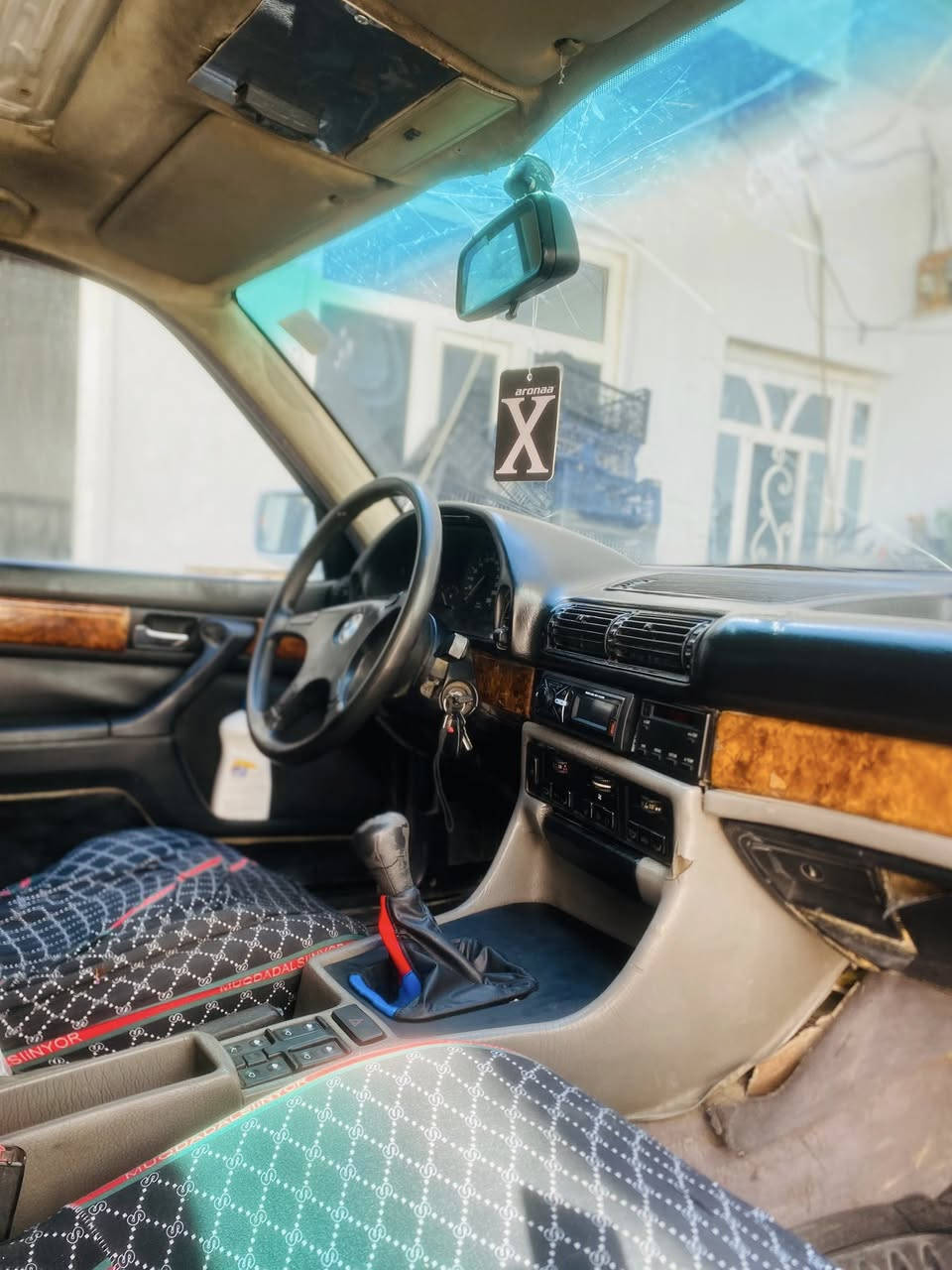 ارخص بي ام 735 مديل 1993 رقم كربله نكليزي هزه جديده سنويه لل30 كير عادي مكينه مفتوح السعر 28 قفل 
عليها تخم  تاير جديد 
منضومه بانزين جديده 
باتري جديد بور جديد 
دعاميات امامي خلفي مال كصه 
كهربائيات كلها كامله بلكات جدد 
جام كله شغال سنتر لوك عل ريمونت 

مداور ثاني يوم 
سستم صوت وبرده خلفيه وكاعيات جدد السياره مرتبه وعله كد الحال مكان حله. المركز الشراي يتصل *********** 
نواقصها قليله
