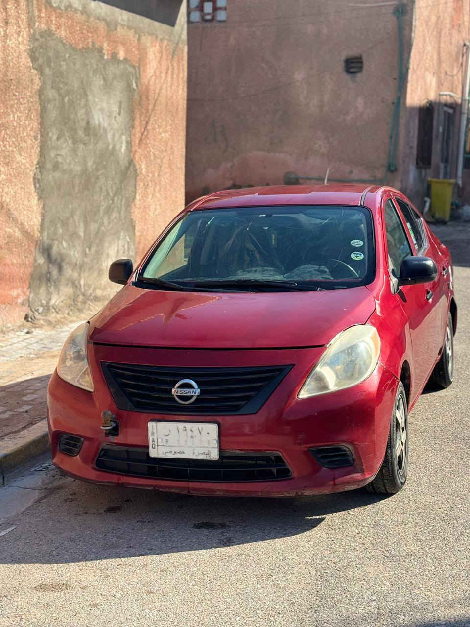 سلام عليكم نيسان فيرسا مديل ١٤ سياره حادثه جاملف الوره وشويه من الباب سياره تحويل ثاني يوم  حلوه سياره  الرقم ***********.السعر ٧٧ البصرة, العراق
