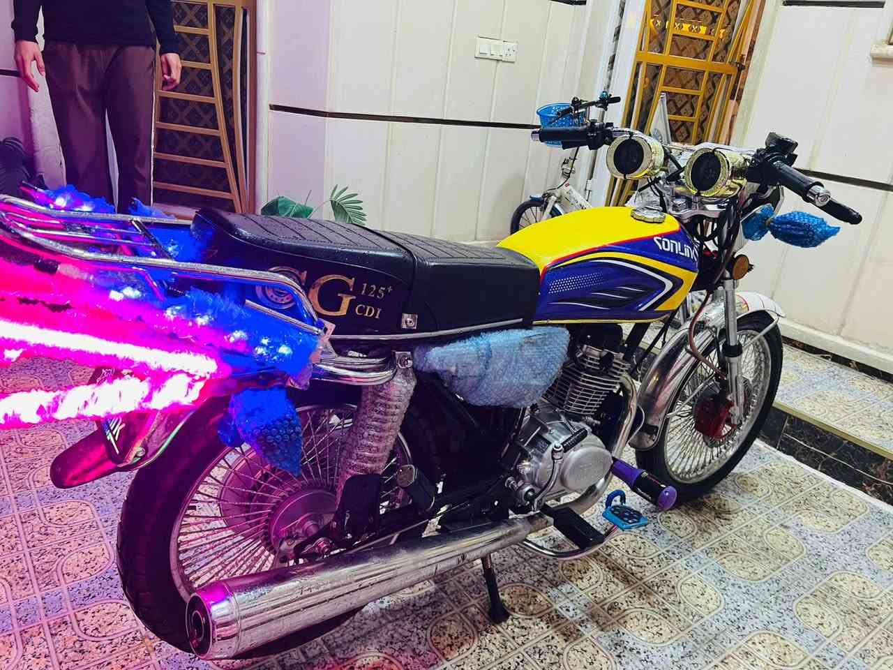 السلام عليكم دراجة تايكر للبيع 5 نمر أو مراوس الدراجة نضيفة أوراق كاملة مكاني الدجيل حي الجمعية هأ***********
