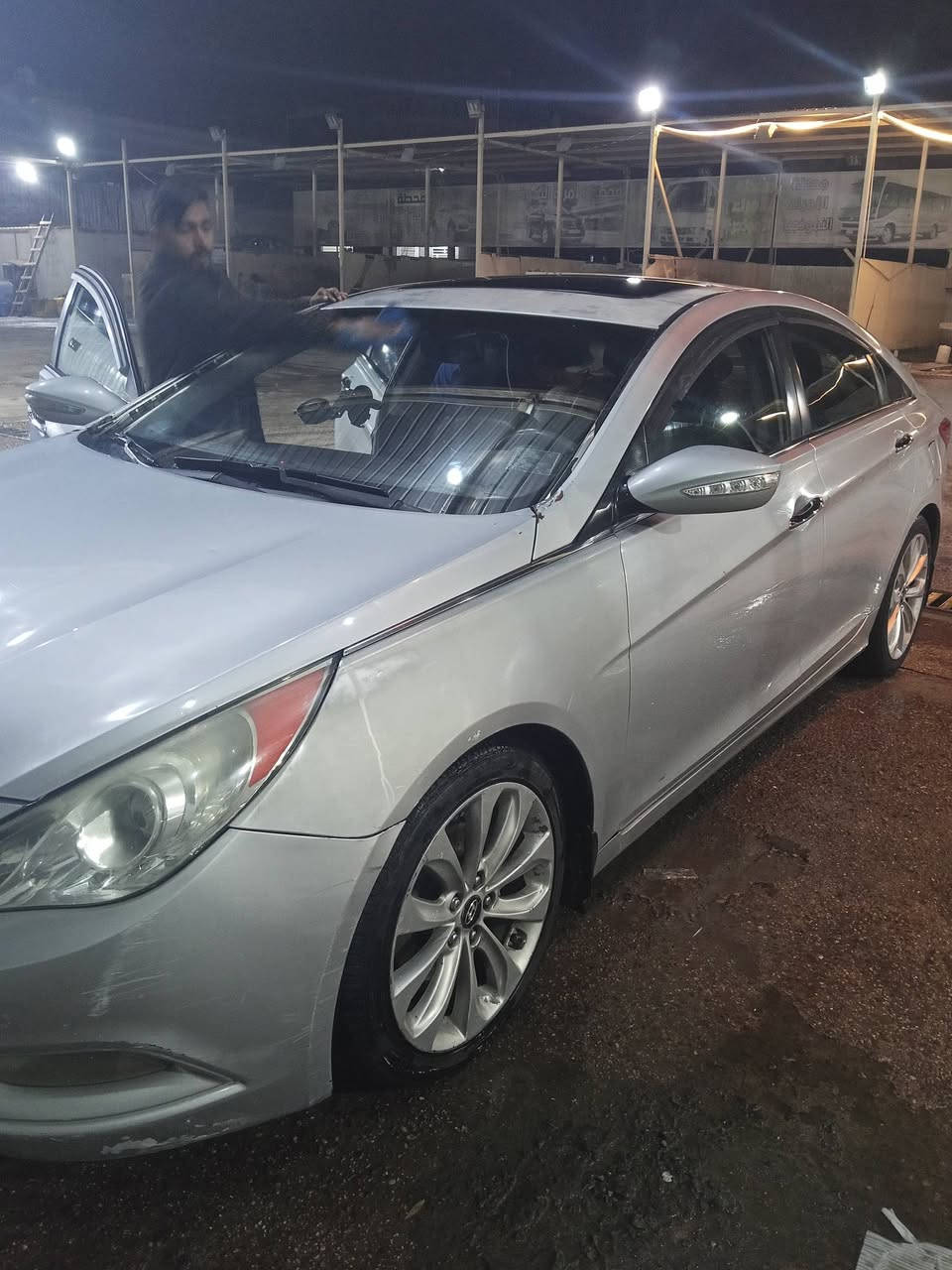 سوناتا موديل 2011امريكي حادثها جاملغ وباب خلفي وبيها جاملغ امامي  مكينه جي دي اي تيربو  كير ومكينه مكفولات تبريد ثلج حداديه حلوه تخم تاير جديد فول مواصفات الأخير  بصمه فتحه شاشه كبيره كشنات جلد +كهربائي تدفئه تبريد بل كشنات ويل كروم اشاير بلمري سنويه بسمي السعر 95وبيها مجال مكان السياره كربلاء حي العامل ***********
