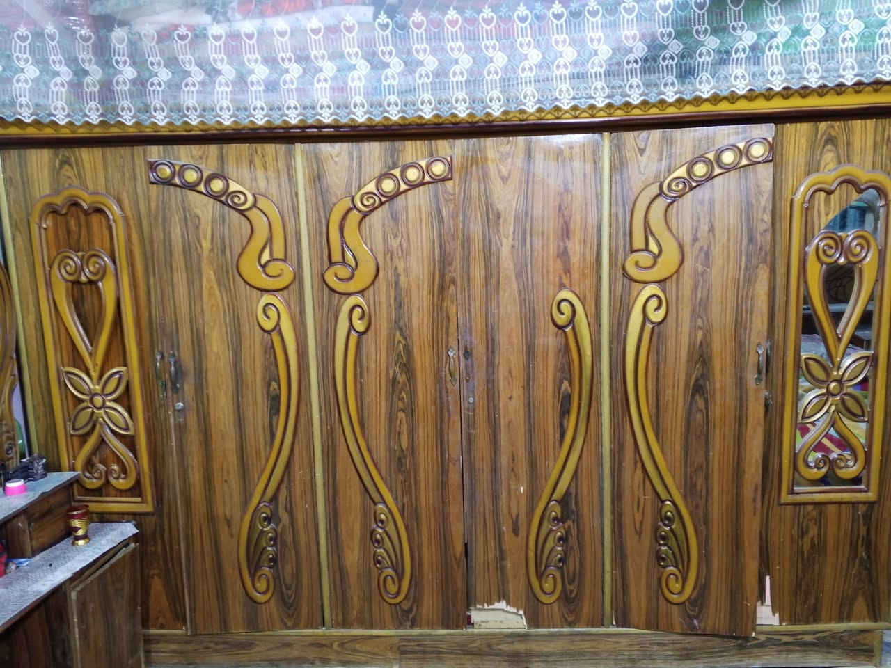 السَلٱمٌ عـَلـْيكم غرفه للبيع عوزها ترتيب بسيط السعر 250 مكاني 4000 رقم ***********
