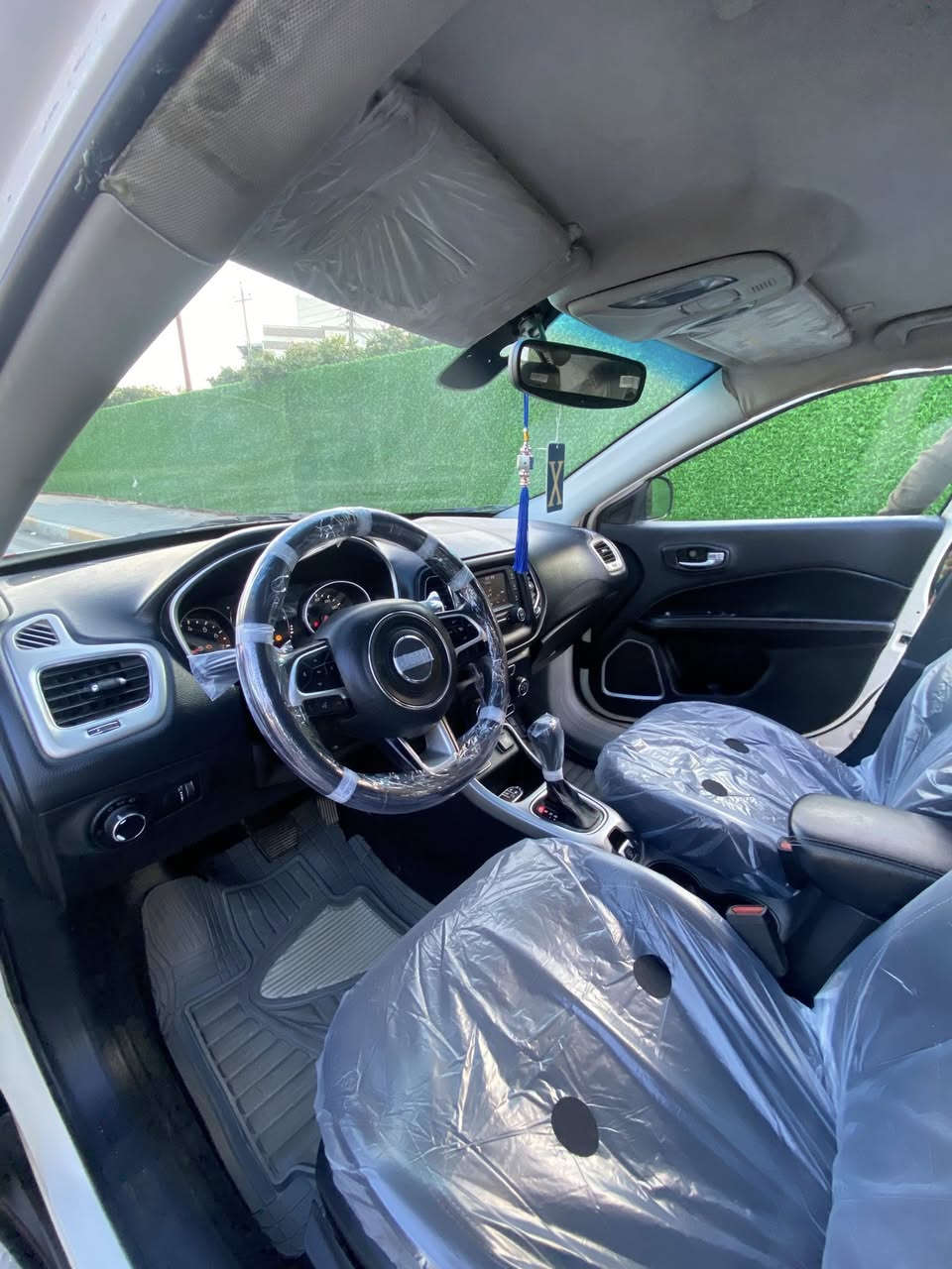 السلام عليكم جيب ً موديل 2018كومباس اللبيع او مرواس أو قسط فقط بغداد سياره جديد بعنه كلمه فول موصفات ماعده الفتحه فقط سياره جاهزه كلش رقم بغداد دولي بسمي حادث خفيف طخطخات بسيطه بدون دواخل شرط و شبر كلش بصيط بل قماره مكان الشعب البنوك *********** وتساب متواجد
