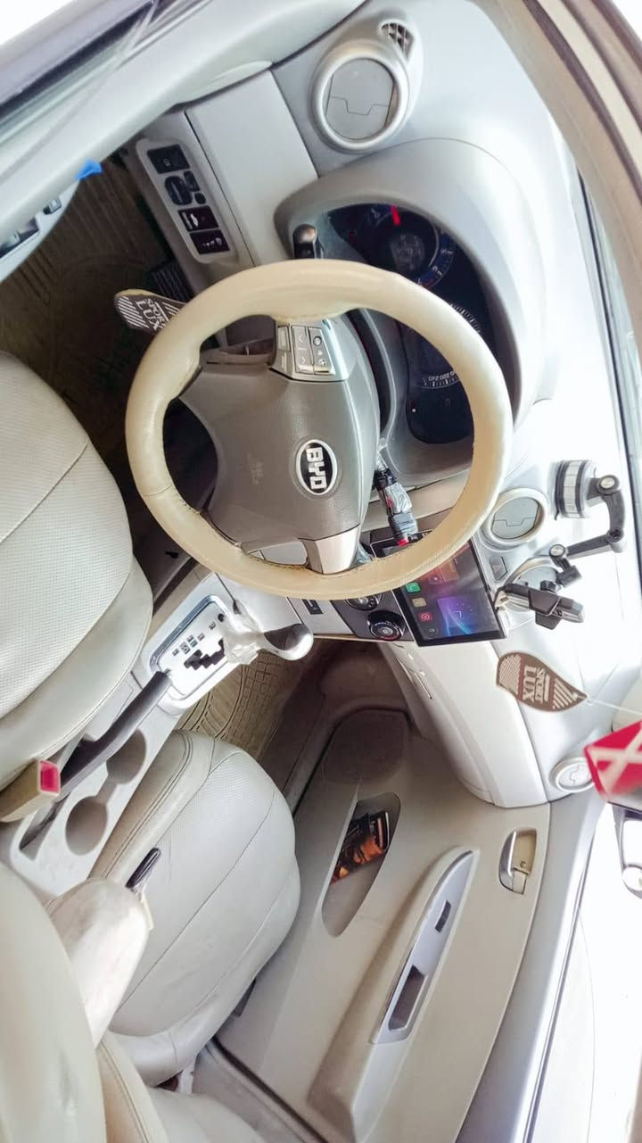 للبيع سيارة BYD G3 موديل 2013
رقم بغداد
اوتماتيك 
محرك 1800 
ماشية: 140
اقتصاديةالسعر : ٥١$ وبيها مجال بسيط للشراي ***********
