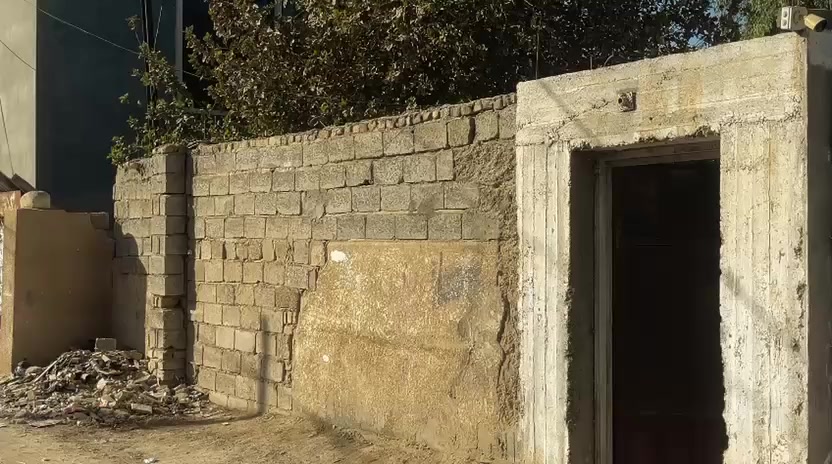 السلام عليكم 

البيت بمنطقة العصريه ويه جسر الزيتون بيه باب خدمي عالجسر
البيت مقسوم 2وكل بيت كامل الخدمات مساحه البيت 350 رسمي طابو صرف
 وبيه محرم تقريبا 250
البيتين ماجرات 

الاستفسار اكثر***********👌
