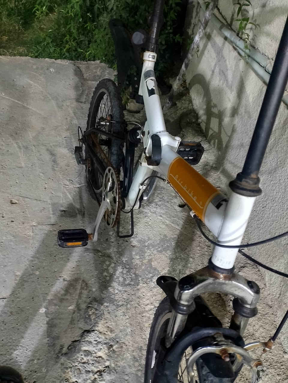 سلام عليكم عندي بايسكل ابو طبكه جبلي بيسكل باله .. واضح بل صوره ..سعره 55 بي مجال بسيط مكان بغداد شعله الصدرين موجود توصيل داخل شعله *********** متواجد وستاب خاص
