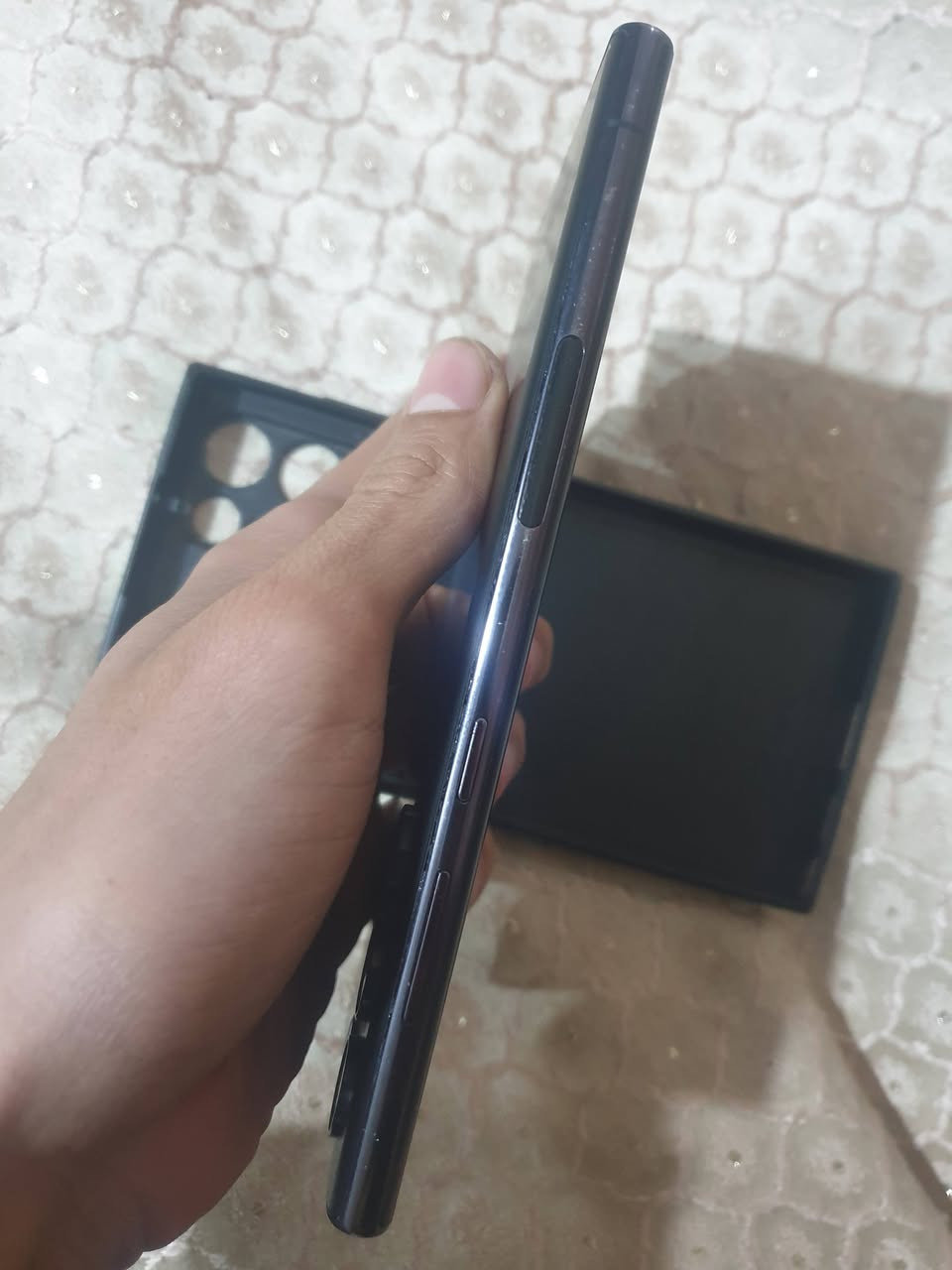 سلام عليكم 
 S22 الترا 

امريكي معرب 
ذاكره ٢٥٦ 
ضهره موضح بال صوره وبيه فطر بال شاشه ما مبين بال صوره ناعم 

٣٠٠الف 
مكاني بغداد الشعب


**إذا كنت صاحب هذا الإعلان وتريد حذفه لأي سبب، رجاءا أرسل رسالة إلى الدعم الفني**