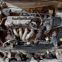 للبيع كورلا موديل 2000 رقم بغداد  كير اوتوماتيك تبريد / تخم تاير/ سيار...