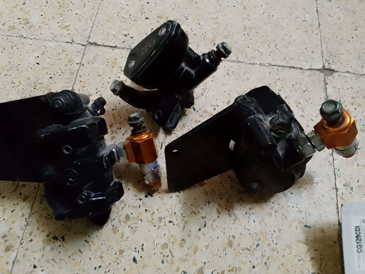 فلنجات عدد 2 اصليات مال تفصيخ للي يريد يحور دسك تفيده وياهم اليده مال دهن وحده فقط
لايت امامي عالي ناصي ابو الجمجمه وبي مودات الوان مستخدم نظيف 
قمجي كلج عدد2 جديد 
بنزات 5 كير جديد 
يدات رياضيه 2 كلج 1بريك
دوسات ربل جدد واكو مستخدمات كروم 
ستاند وسط مستخدم 
دوسة بريك مستخدمه 
واقيه مال مكينه مستخدمه حديد وزن ثقيل 
دروع دراجه خلفيات مستخدم 
كابريته مستخدمه مال طلعتين كلش جديده بعدها
ولفات جدد فقط مفتوحين من الجيس مال مشدودين شرط
فلاوين اربعه كير مستخدم نظيف
جوزه جديده 
اويل بم جديد
قاعده مال لايت مستخدمه نظيفه 
ستاند صفح ستيل مستخدم
ستاند صفح اسود جديد 
فلتر بانزين جديد 
قاعده سبرنك مال ستاند وسط جديده 
يدة هندر طويله مستخدمه نظيفه
قبغ تانكي مستخدم
 قطرة دهن جديده
قاعده مال عداد جديده
ربلة تانكي جديده
ضفيره مستخدمه مال تفصيح اصليه شرط 
سيت واشرات بانواعه جديد 
جوين مال شوته جديد 
ماسكات مال يدات
ربله مال دوسة رجل جديده 
كل هاي الغراض سعرها (75) الف قفل قفل بدون معامله لاحد يكسر بالغراض لان بس الفلنجات والايت بهذاك السعر والغراض بيها جديد وبيها مستخدم نظيف كلش ومال تفصيخ والبيع شلع مابيع قطعة وقطعتين اللي يريدها يتواصل خاص


**إذا كنت صاحب هذا الإعلان وتريد حذفه لأي سبب، رجاءا أرسل رسالة إلى الدعم الفني**