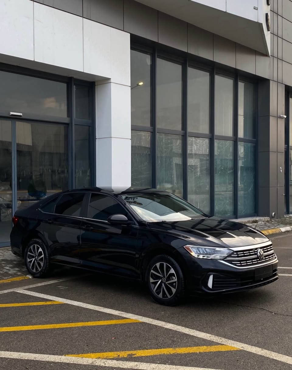 volkswagen jetta 2024 S sport 

جیتای ٢٠٢٤ مواسەفات s ڕەشی قەتران گێڕ ئۆتۆماتیک 

سەیارەکە تەنیا ٢ پارچەی بۆیاخە بێ ناوگرتن ،  
کاتی نەشکاوە 3 مانگی لەگەڵە ... 
مواسەفات ...
 گێچ ئەلکترۆنی , کامل لید و زینۆن ، شاشە، کامێرا ،کامل ڕادار ... زۆر مواسەفاتی تر

نرخی 130 گەڵاو مەجالێ کەم ... 

***********
*********** السليمانية, العراق
