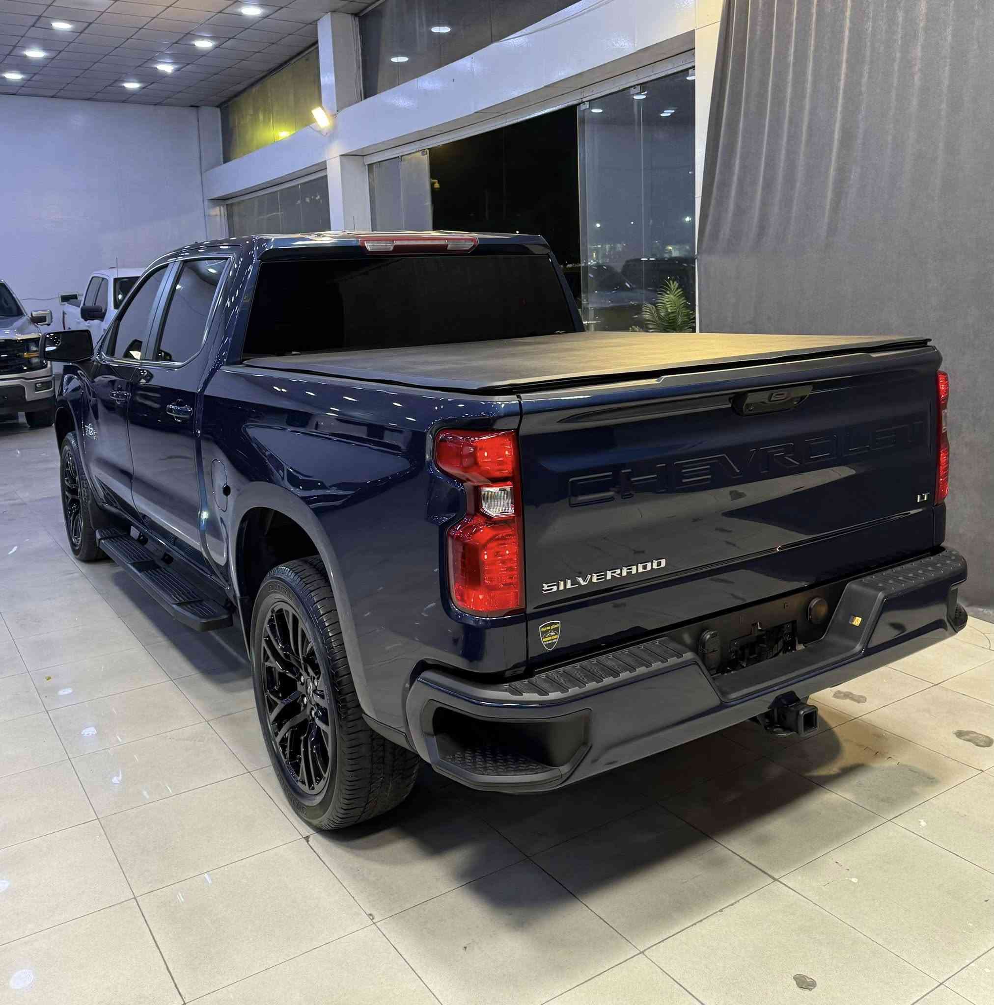 Chevrolet Silverado 
2023 LT
4i - 2.7T - 4x2

بسمە و شغال
شاشە و کامیرە
لایت لید
کوشین کهرابایی
کوشینات هیتر
سوکان هیتر
رادار
باب طویل
بودی قصیر
ویل 22

28.000 mile
2 قطعە صبغ
سعر 310 ورقە

معرض ( مەدینە ) اربیل شارع ١٠٠م
0750 261 2500
0772 665 1010

