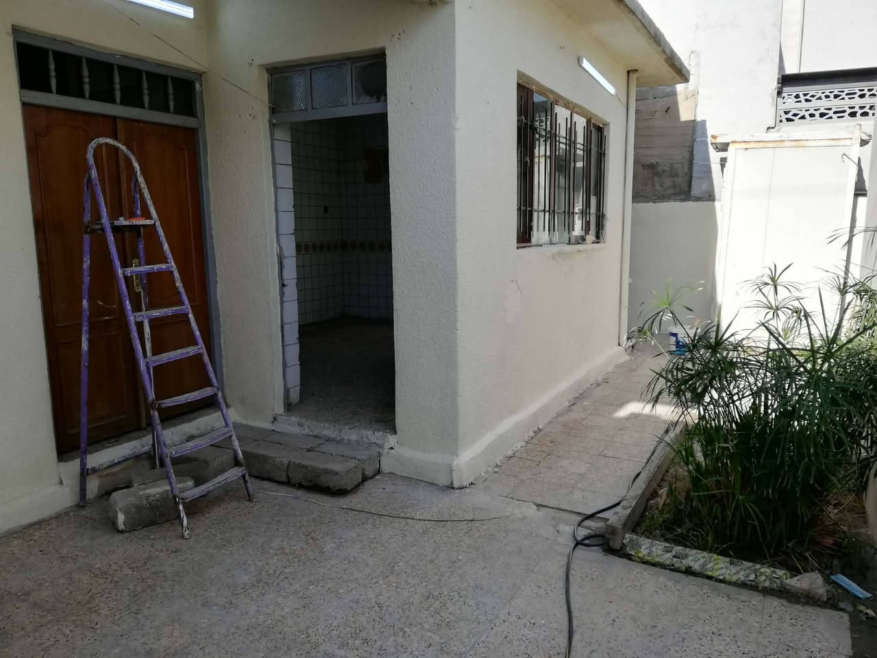 دار للايجار حي الوحدة بالقرب من 
مستشفى السلام مساحة الدار 250متر 
غرفتين نوم هول حمام  مطبخ استقبال 
بدل الايجار/350/الف/
من ضمن الدار محلات 
للاستفسار الاتصال على الرقم 
***********
