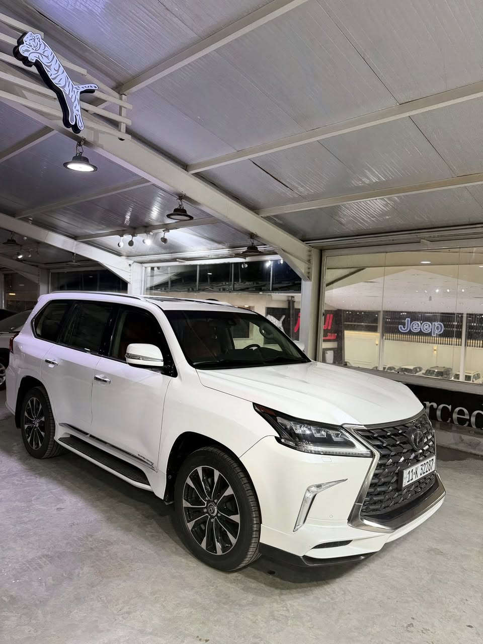 سلام عليكم 
لكزز 2021 بريم 
فول مواصفات 
بيهة بارد بلباب الخلف الصدر وبلجاملغ الامامي
ماشية 65 الف كيلو 
مكان السيارة بغداد الكاظمية جكوك
السعر 76 الف وبيهة مجال بسيط
***********
