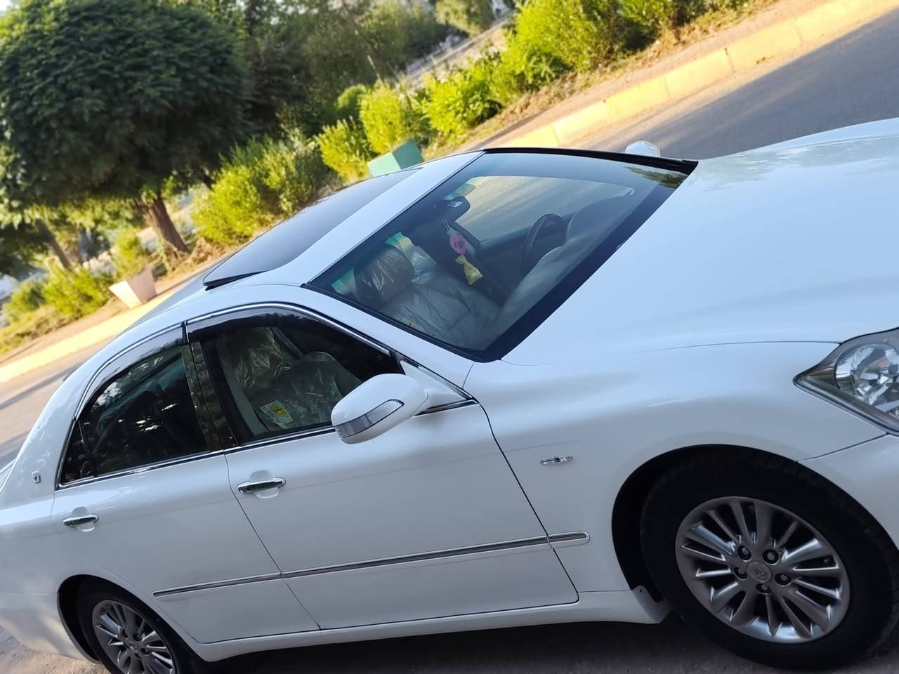 2007 سڵایت ساغ
مەکینە و گێر گەورە 
کۆد کراو 
بۆیاخ پەڵەیەکی چەملغی دواوەی هەیە 
جگە لەوە بۆیاخی نییە 
3دوگمە ساج مەلەکی 
مشتەریت تێل بکە لەخزمەتام جوابی نامە نادەمەوە 
***********
***********
