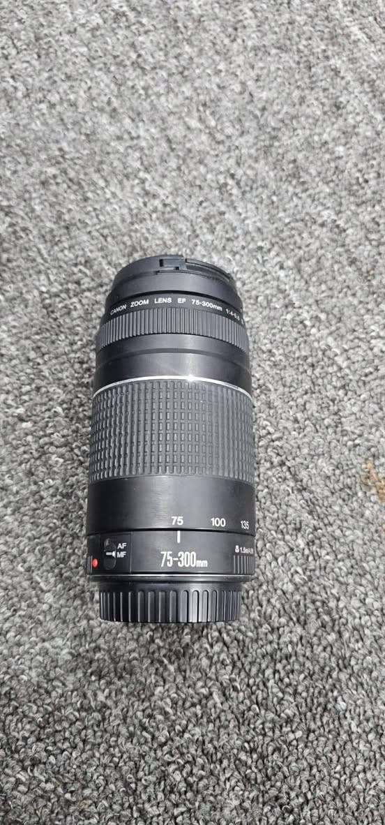 كامره كانون 750D
رام ساندسك 32كيكه
عدسه 18/55
عدسه 55/250
عدسه 75/300
بطاريه وحده 
جنطه متن 
كراتين موجوده مال الكامره والعدسه
الرقم للاستفسار ***********
العنوان الديوانيه
