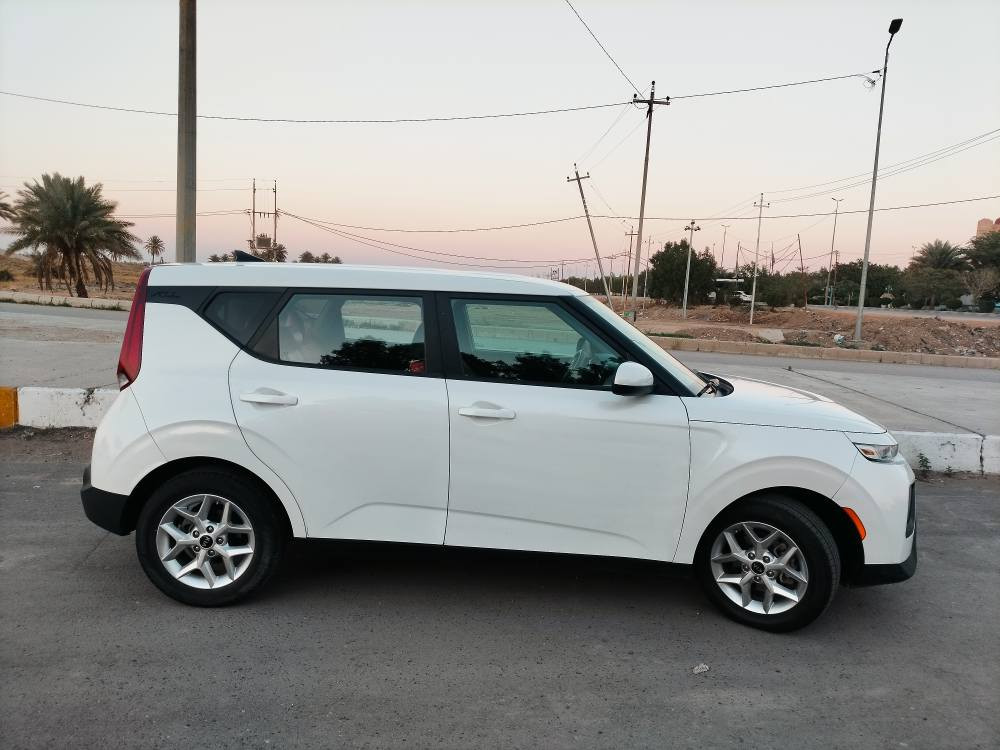 للبيع كيا صول وارد امريكا 
موديل2020 رقم بابل 
مكينه2000 دوش
شاشه كبيره 
كاميرا
رادارات
ويل كب 
ماشيه 61 
كلها ليبل واحد بدون تبديل 
بيها صبغ جاملغ وباب جهة اليمين 
والدور الخلفي جهة السائق
مكاني بابل 
*********** حلة, بابل
