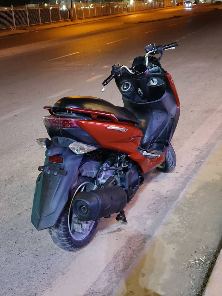 السلام عليكم
ياماها ماجسـتـا أس الحديث موديل 2017 🇯🇵ياباني 🇯🇵قبق نفخ طلاعات
للـــبـيــع كفالة عامة مكينة +كفرات 
الدراجة كاملة على اخر برغي مابيه نقص اوراق موجوده منفيس ومكاتبه كلش جديده الدراجه
 ✨ مواصفات ✨
راديتر
لايت عالي ناص 
اشاير يمنة يسرة
صندوك جك 
طلاعات
ستاند جانبي كهرباء 
مكينة 155سي سي 
بريك امامي خلفي دسك
موقع 📍بغداد بالغزاليه
السعر :975 وبي مجال كلش بسيط
للاستفسار 👇🏻
*********** بغداد, العراق
