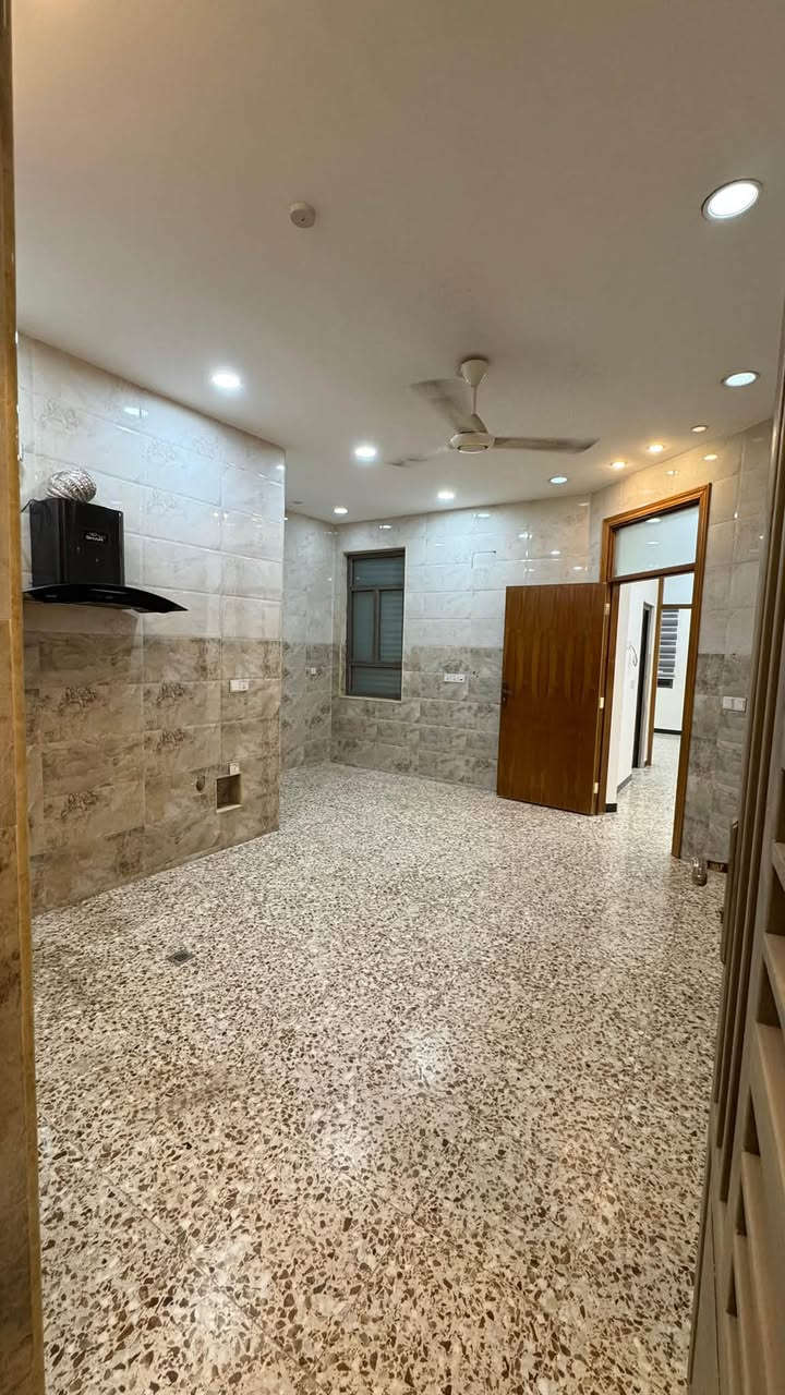 مـشـتـمـل للإيـجـار  ( طابق اول  ) ( نضيف جداً زيرو )
______________________________________
📍 السيديه - الضباط - قرب شارع المركز 

🔷مساحه 150 m
🔷مدخلين 
🔷  غرفتين نوم 
🔷صاله
🔷مطبخ 
🔷خدمات صحيه عدد 2
🔷 السعر : 750 الف 
——————————————————
للاستفسار اكثر : ***********
