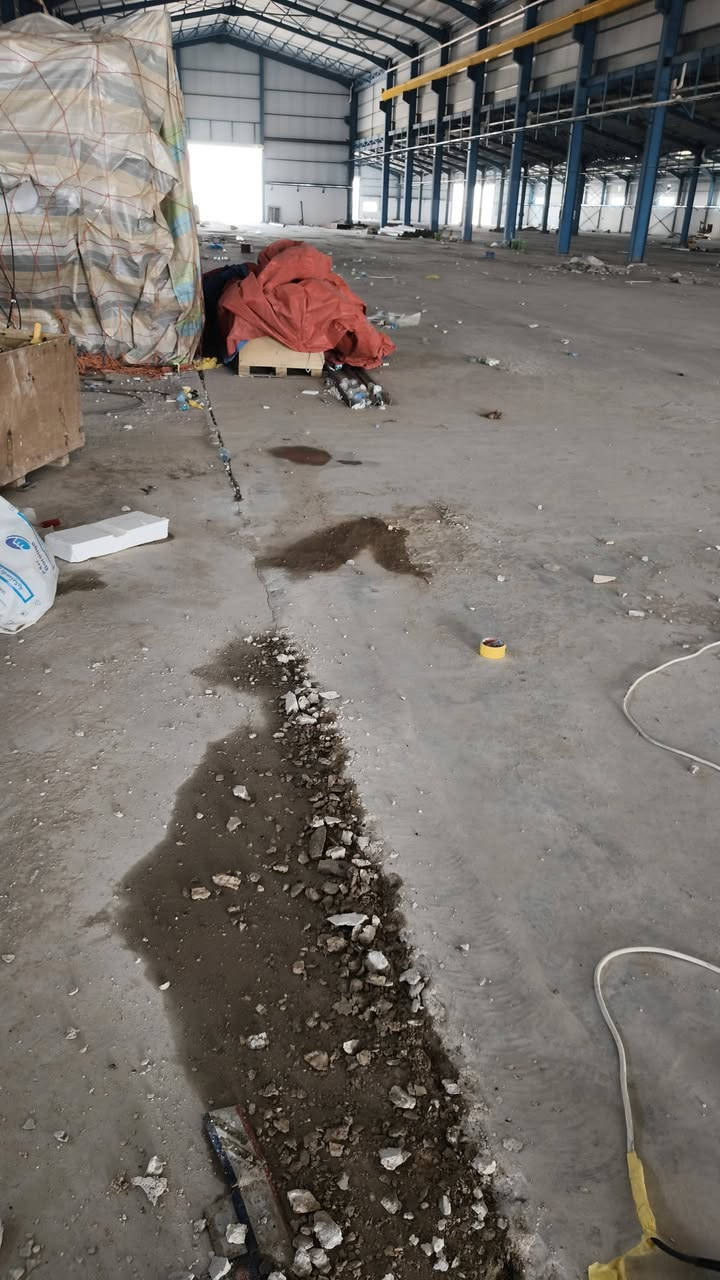 يتوفر الدين كادر صب والباخ وبناه ومعالجته كونكريت وتحشيش وتسوس و كاشي وسراميك وتزفيت بتلو وتسيس مجاري وتسيس كهرباء ***********
