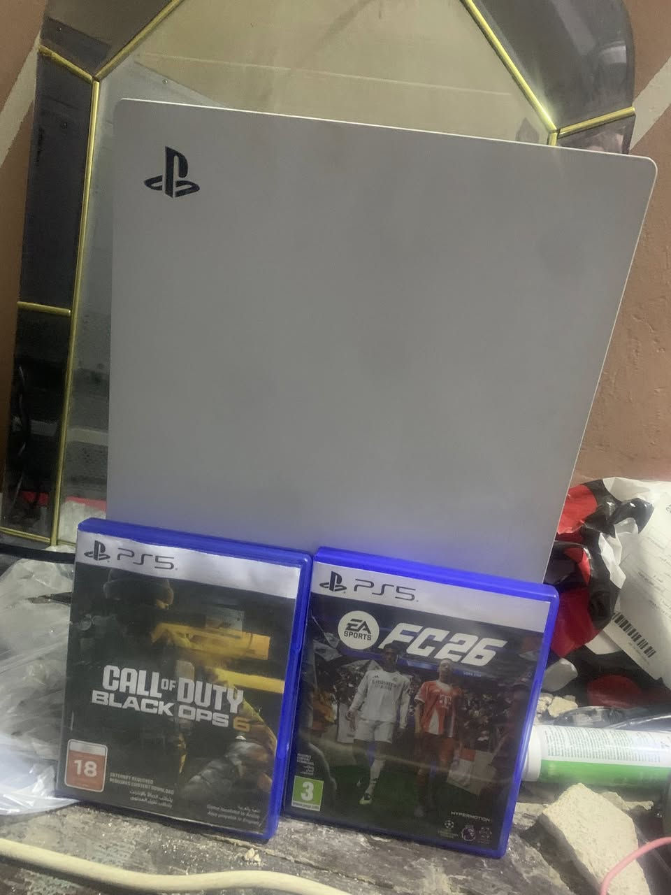 سلام عليكم بلي ٥ فات  مستعمل نضيف جدا مع قرصين فيفا ٢٦ وكود بلاك اوبس٦  مع يوبي اس  2000وات  للبيع ب٧٠٠الف مكاني بغداد البياع رقمي ***********

