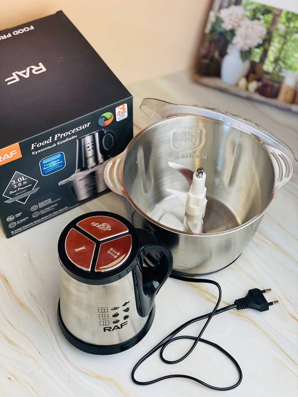 محضرة الطعام من ماركة راف RAF  الأصلية من الفولاذ المقاوم للصدأ ✔️#الاصلي المنشأ ألماني🇩🇪💯

ب 3 سرعات ✔️
1000 واط ✔️
3 لتر ✔️ 
4 شفرات حلزونية ✔️

محضرة راف قادرة على فرم اللحوم والكثير من المكسرات و الخضروات 💯

مصنوعة من الفولاذ حيث أن الهيكل الخارجي لها ستانلس ستيل 💯

محمي بقاعدة مطاطية للحماية من الخدوش 

صنعت شفراتها من الفولاذ القوي المقاوم للصدأ وسهل التنظيف لأنها تعمل
بنظام الشفرات 💯
 #الاصلي المنشأ ألماني🇩🇪💯

السعر خـَِـَِـَِ🏠ـَِـَِـََِِـَِـَِـَِاص 
🚘 يوجد خدمة توصيل لجميع محافظات


**إذا كنت صاحب هذا الإعلان وتريد حذفه لأي سبب، رجاءا أرسل رسالة إلى الدعم الفني**