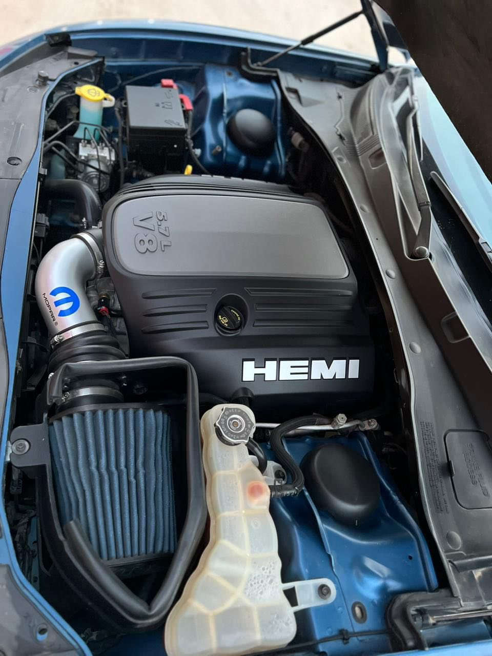 السلام عليكم ..
(Dodge Charger 2022 ) R/T max 
عداد المسافه المقطوعه 41,000
فول مواصفات من جميع النواحي 
* تغليف ppf + تغليف عازل حراري 
* شوته موبر مفتوح 
* فجوج بلاديه برمبو
* رادار امامي 
* رادار جانبي 
* المقاعد جلد ( تدفئة + تبريد )
* فتحة سقف 
علماً حادث السيارة مرفق 
السعر. 30 $ 
رقم الهاتف ***********
