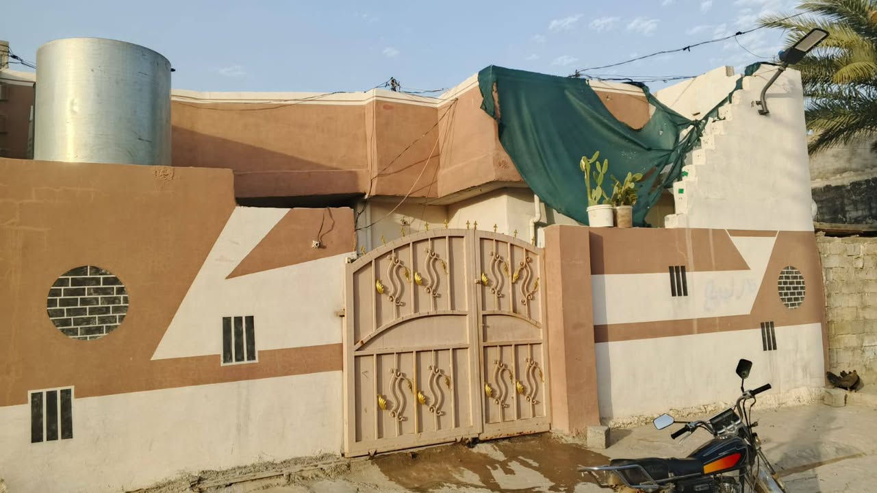 السلام عليكم 
بيت البيع في حي الشهداء تصميم المشتملين مكون من  غرفتين نوم 4×4
هولين 5×4 الاستقبال 5×4 مطبخ 4×3  درك خارجي  قرفتين فوك  4×4 الاستفسار ع الرقم ***********
