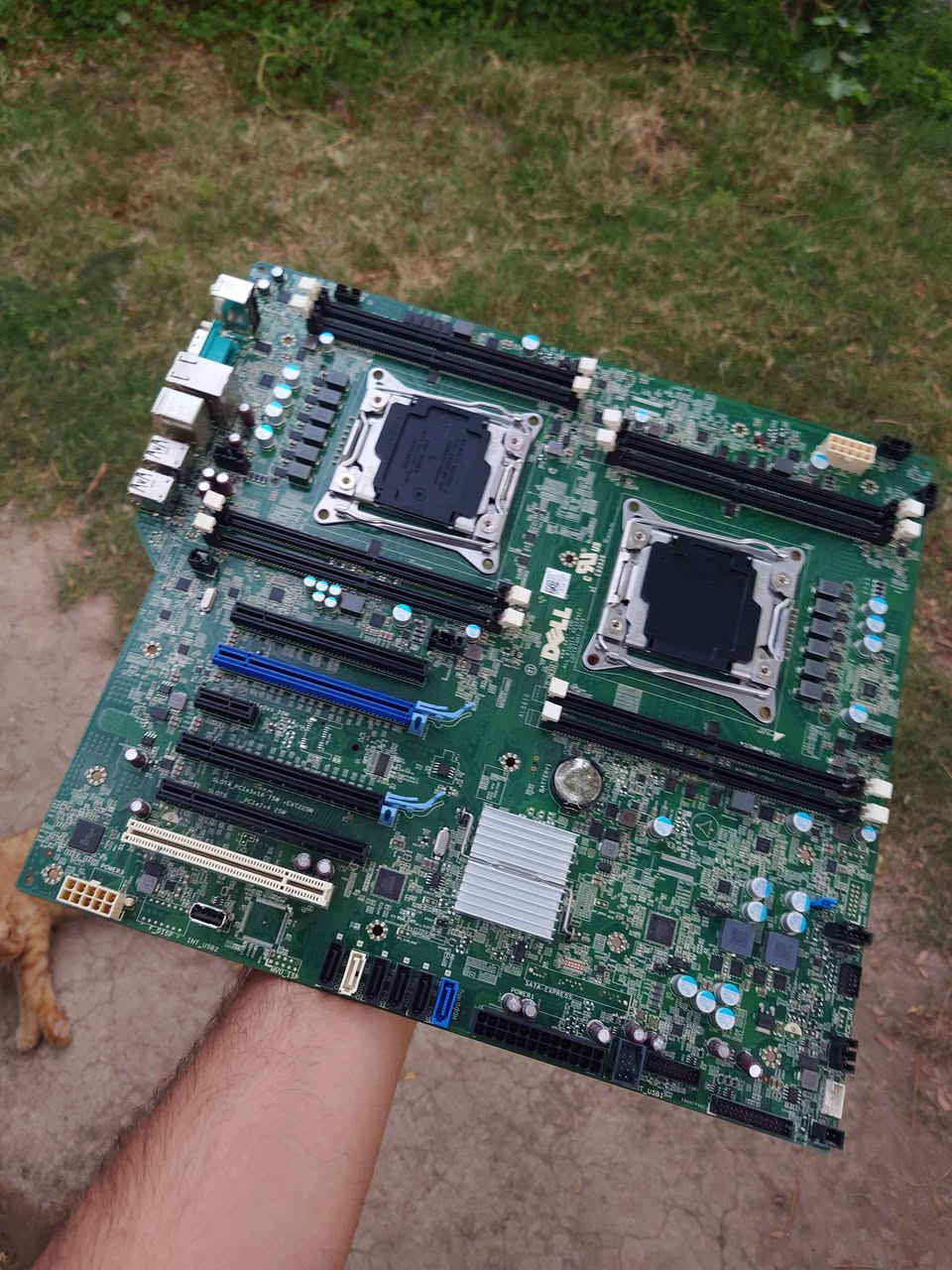 ديل
Socket 2011 
Ddr4 
للي يدور بورد محترم يشغل معالجات الزيون 
يصلح سيرفر او مونتاج 
Dell 7810


**إذا كنت صاحب هذا الإعلان وتريد حذفه لأي سبب، رجاءا أرسل رسالة إلى الدعم الفني**