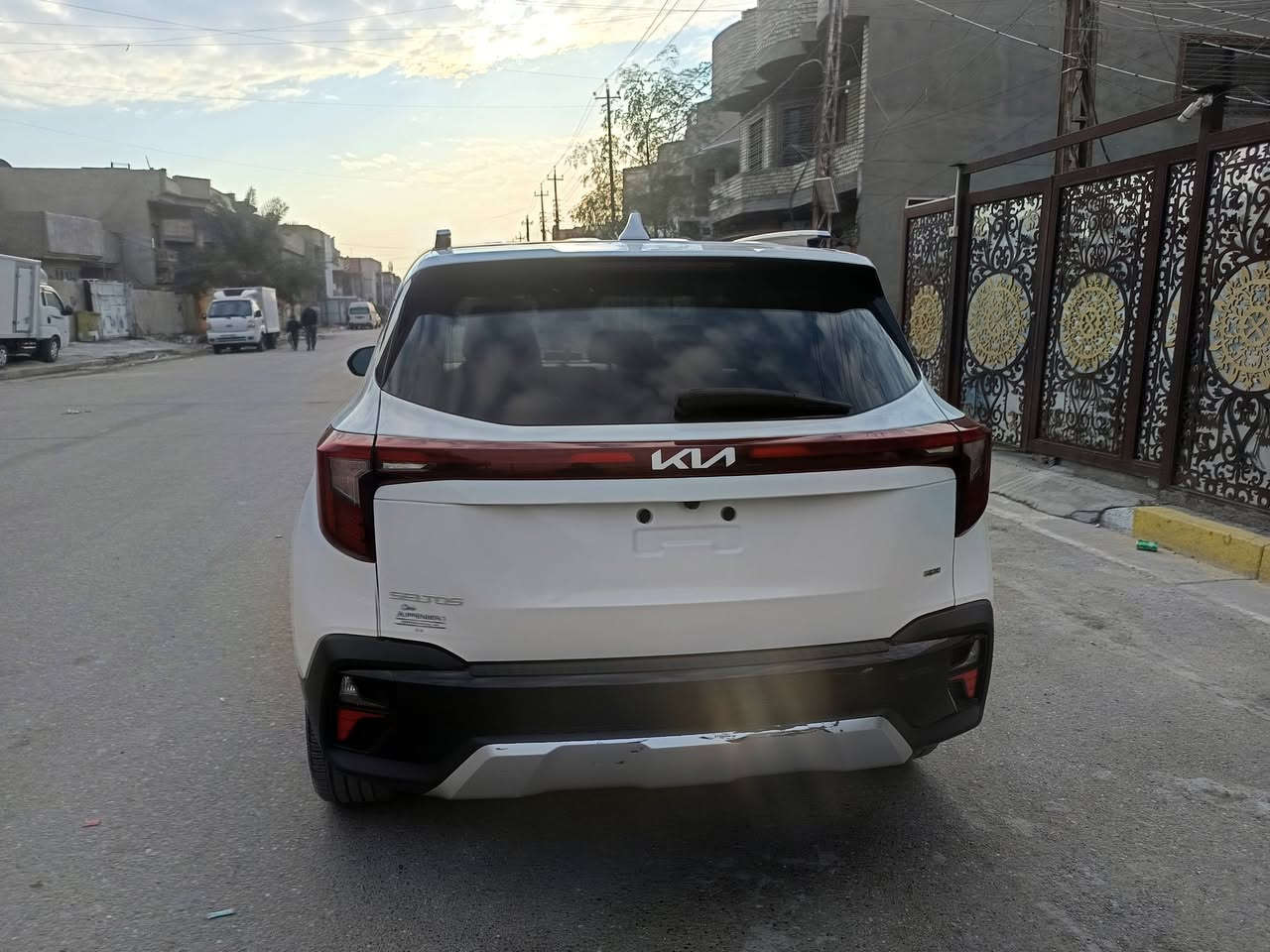 سيارة كيا سيلتوس وارد امريكي  موديل 2024 اعلى فئة السيارة فول مواصفات ماشية 11 الف يعني سيارة جديدة وهاي صور حادثها العنوان بغداد البلديات السيارة باسمي بس بدون رقم الرقم الهاتف  ***********
