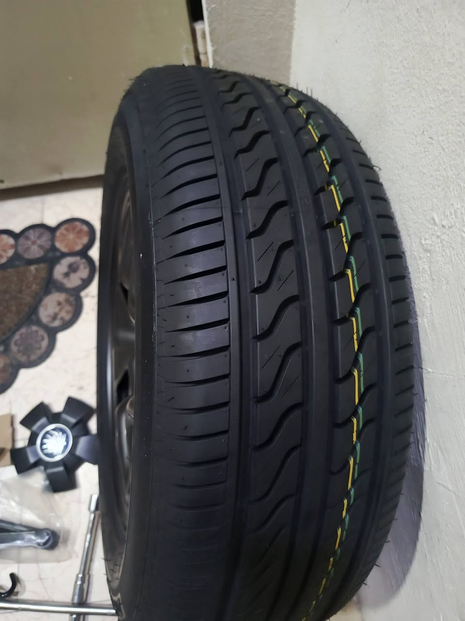 سلام عليكم ويل وتاير جديد مامستعمل مع ويل سبانه و جك كامل سعر 125 الف مكان الكراده 
*********** يرهم جميع انواع بي واي دي الجديده الكين بلس وسيل فايف وديسترويال والكين ايل وكل بي واي دي
