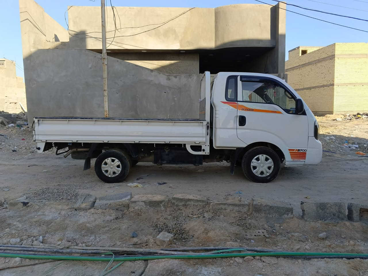 السلام عليكم 

كيه حمل بنكو موديل 2015
رقم بغداد تحويل مباشر 
كير محرك شاصي كفاله 
كشر تكحيلات بسيطه 
تبريد شغال 
سياره بأسمي تحويل ثاني يوم 
مكاني بغداد البياع تراث 
للاتصال 
***********
