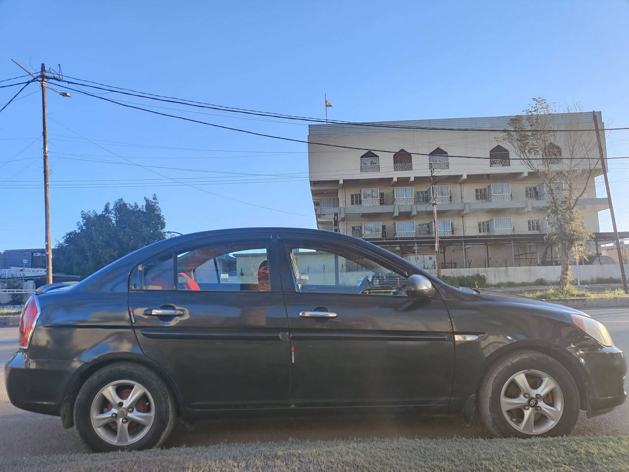 السلام عليكم
اكسنت 2007 للبيع
اللون فيلي رقم بغداد الانكليزي الجديد
السيارة بحالة جيدة 
كير محرك تبريد كهربائياتهة شغالة 
شاشة سمارت تدعم كار بلي واندرويد اوتو 
نضيفة وجاهزة من كلشي متصرف عليهة برغي
بأسمي رقم وهزة وسنوية جديدة
وماعليهة اي غرامة
السعر 78 وبيهة مجال بسيط للشراي
الموقع بغداد حي البنوك 
للاستفسار رصيد وواتس***********
