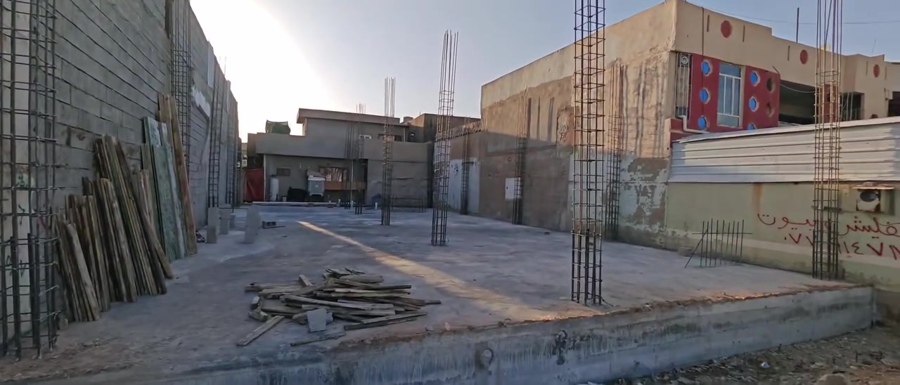 عقار تجاري للبيع جاهز لبناء عماره
مع اجازه بناء جاهزه 4 طوابق تم صب الرفت
احي النصر مقابل مركز العروبه طابو صرف
*********** صاحب العقار الشخصي وليس مكتب
