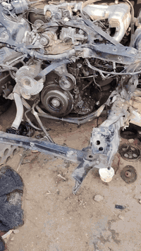 السلام عليكم اخوان سياره راس الثور تكم مديل 2000 للبيع بيه حادث ***********
