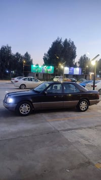 مرسيدس دب  1990على وضع الشركه بيها صبغ رش شرط قطره معجون ما بيها باب ا...