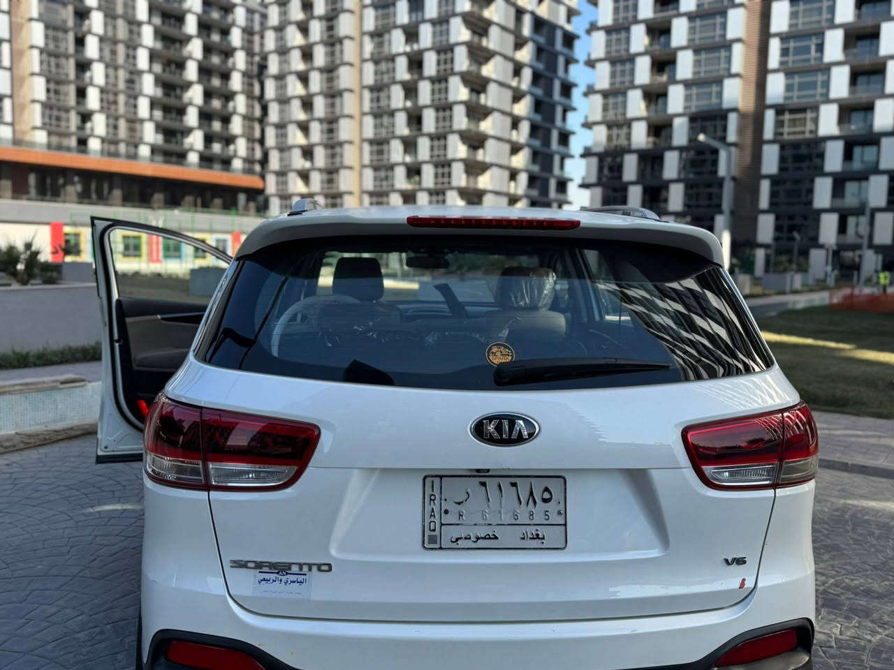 السلام عليكم
سورنتو لون  ابيض خليجي فول مواصفات. رقم بغداد باسمي تحويل ثاني يوم  رقم انگليزي جديد
مواصفات، 
بانوراما 
شاشة 
حساسات امامية 
حساسات خلفية 
كامرة
زراگ لايت 
ترحيب 
مكينة 6سلندر 
فور ويل 
تشغيل بصمة 
ابواب بصمة 
جنطة كهربائي 
فور ويل 
3قطع تبريد 
7راكب 
كشنات جلد بلاد 
گيجات زئبقي 
*********** متواجد واتساب
السيارة جديدة بمعنى الكلمة ودينار متصرف عليه مكينة وكير بشرط  ممخلين سبانة عليهن السيارة كفالة عامة عدا هاي الطخة بخشم البنيد مكان السيارة ديالى خان بني سعد سعره221واقة
